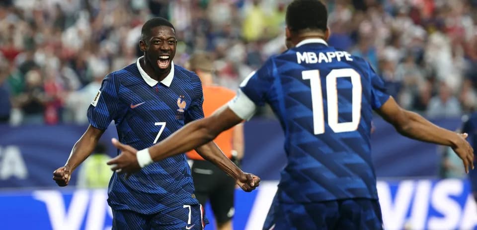 Jugadores de Francia celebrando un gol en el partido