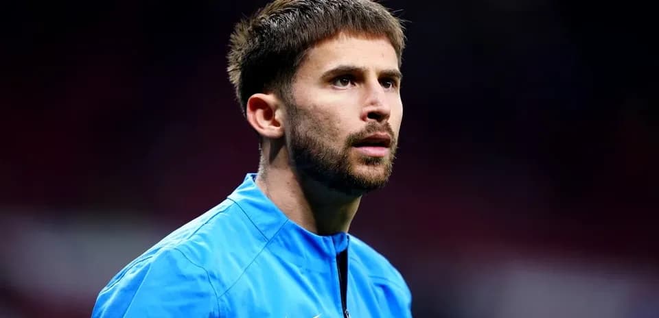 Jugador en uniforme antes del partido