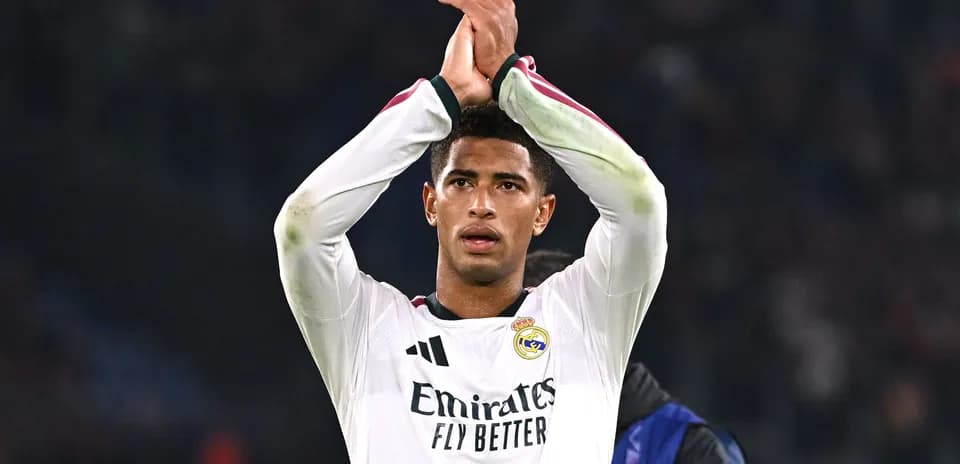 Jugador del Real Madrid aplaudiendo tras el partido
