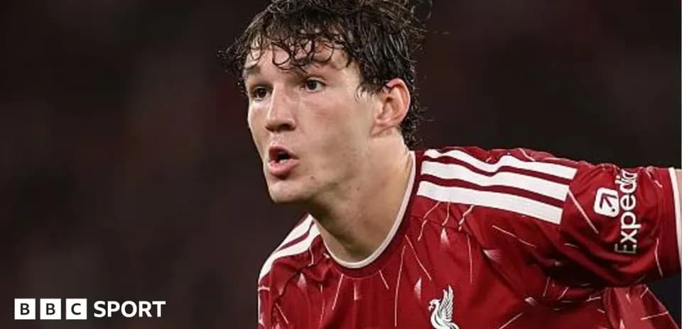 Jugador de Liverpool en acción durante el partido