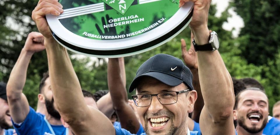 Celebración del equipo tras ganar la Oberliga Niederrhein