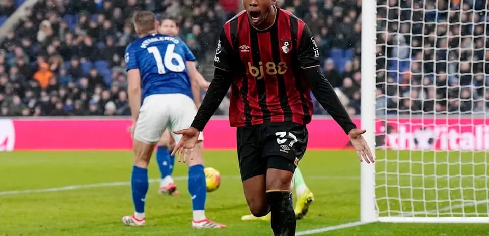 Jugador de Bournemouth celebrando un gol en el partido
