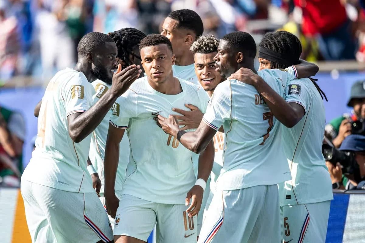 Jugadores de Francia celebrando un gol en partido