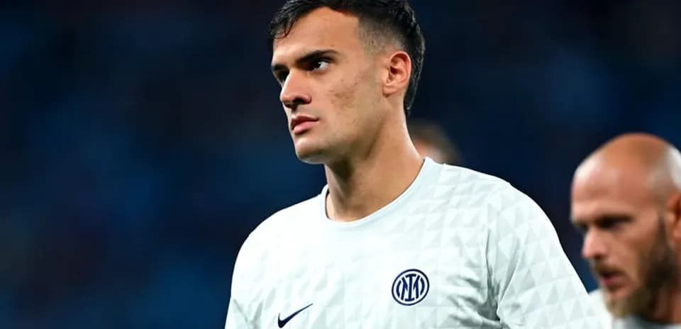 Jugador de Inter de Milán en uniforme de entrenamiento