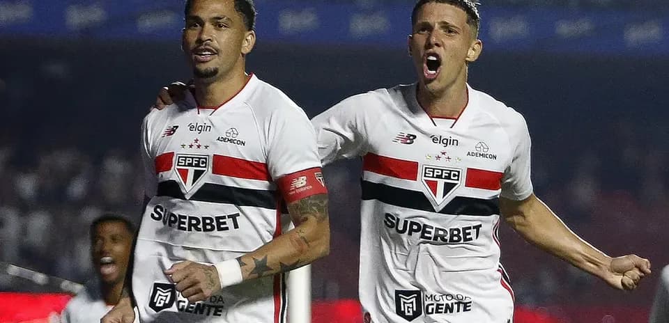 Jugadores de Sao Paulo celebrando un gol