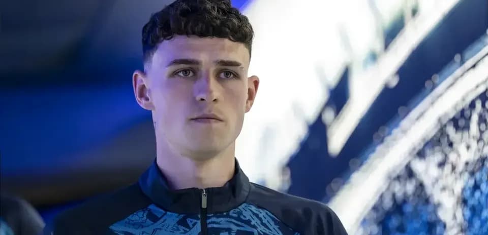 Jugador de Manchester City en túnica antes del partido