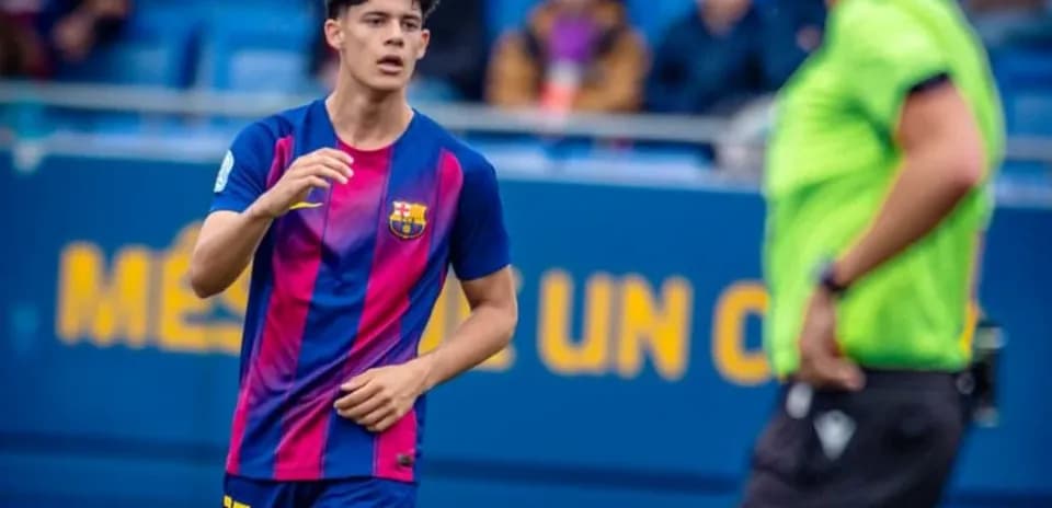 Jugador del Barcelona en acción durante el partido