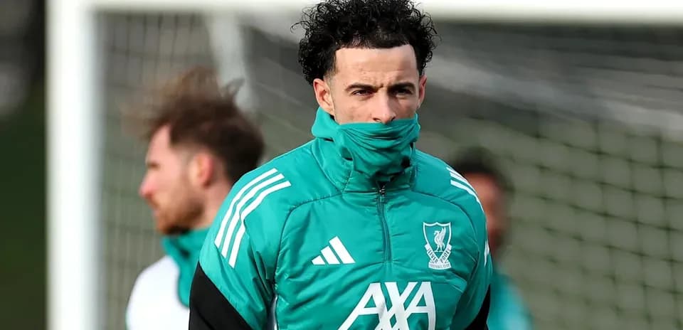 Jugador de Liverpool en sesión de entrenamiento