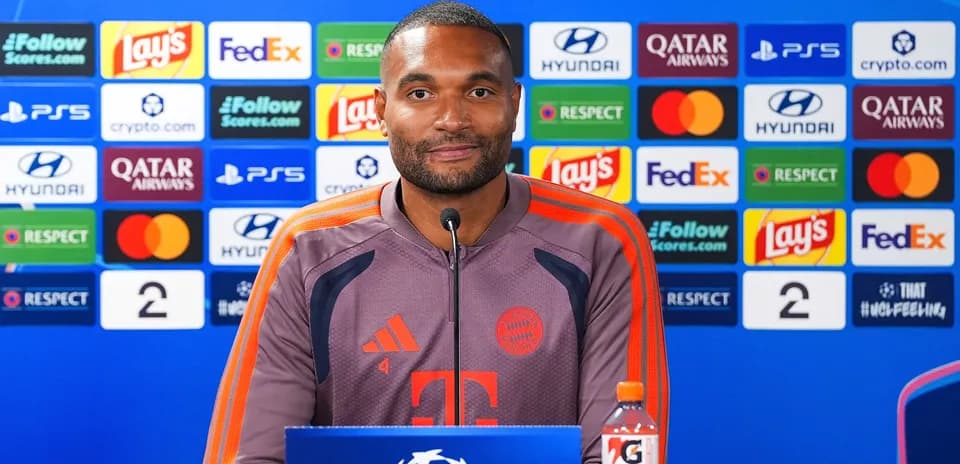 Jugador en conferencia de prensa de la Champions League