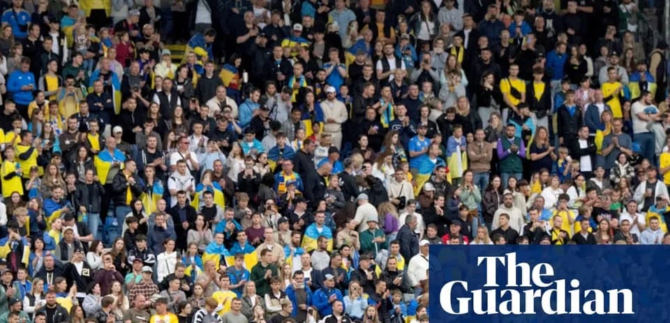 Multitud de aficionados en un estadio durante un partido