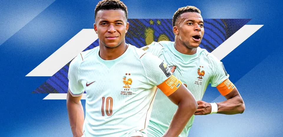 Kylian Mbappé posando en uniforme de Francia