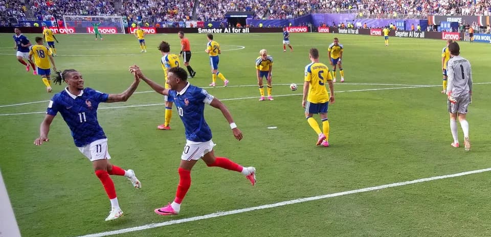 Jugadores de Francia celebrando un gol