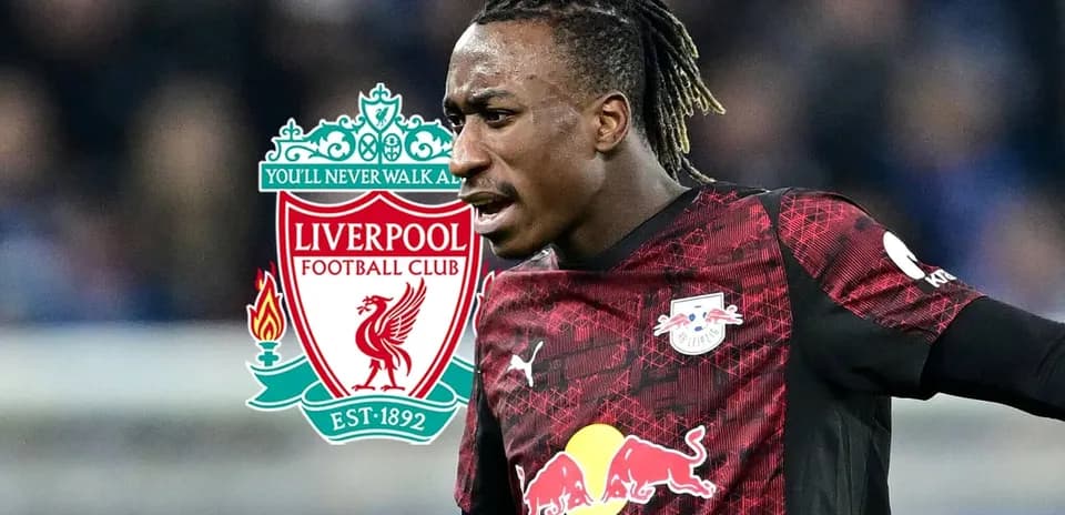 Jugador de RB Leipzig con el logo de Liverpool