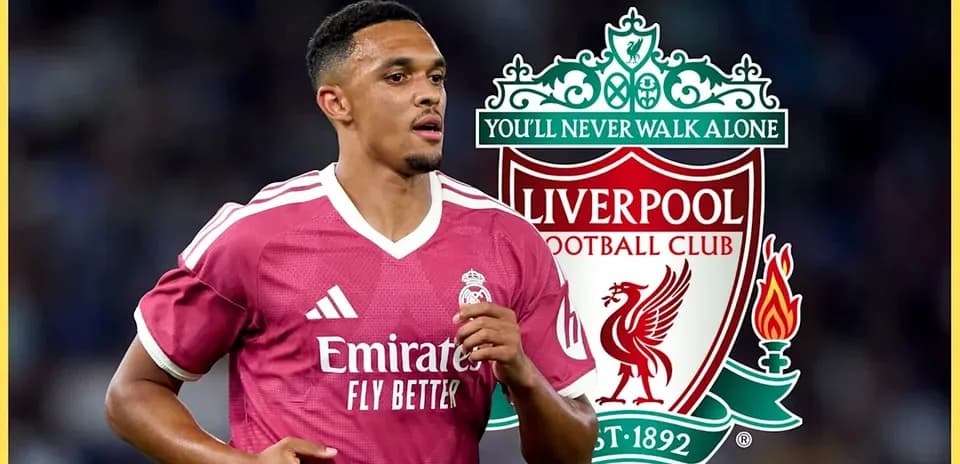 Jugador con camiseta de Real Madrid y escudo de Liverpool