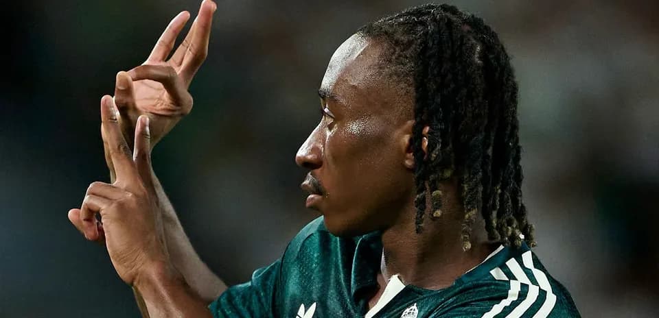Jugador haciendo un gesto con las manos durante el partido
