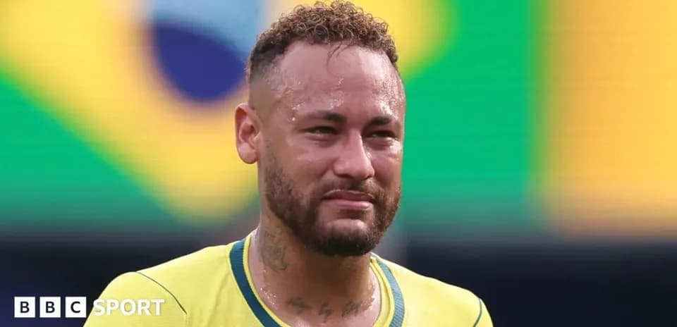 Neymar en camiseta amarilla después del partido