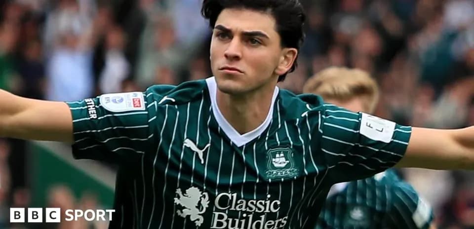 Jugador de Plymouth Argyle celebrando un gol