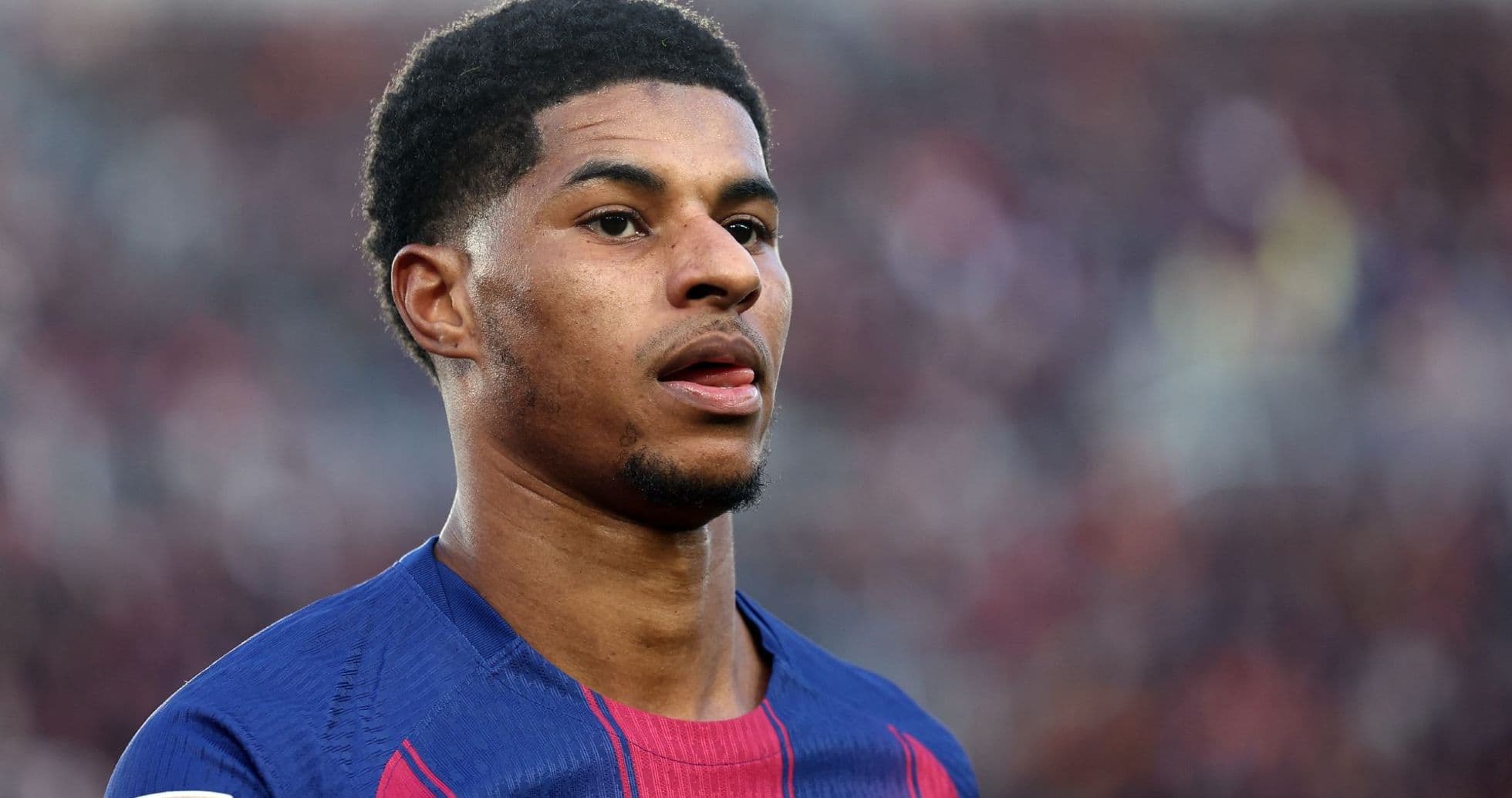 Jugador de fútbol con camiseta del FC Barcelona