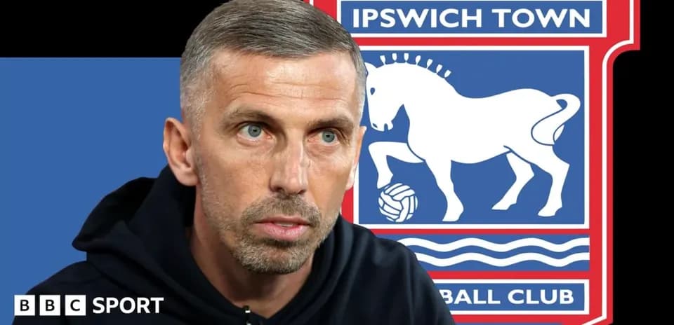 Entrenador de Ipswich Town en conferencia de prensa