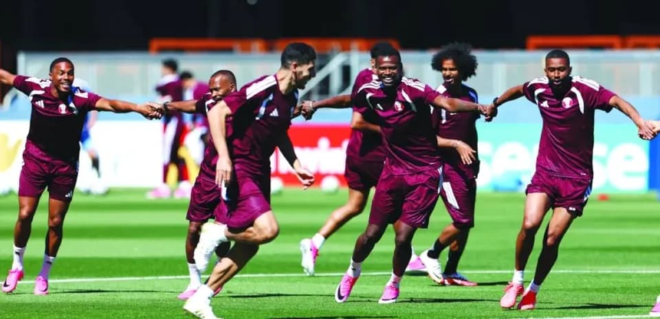 Jugadores de Qatar entrenando para el Mundial