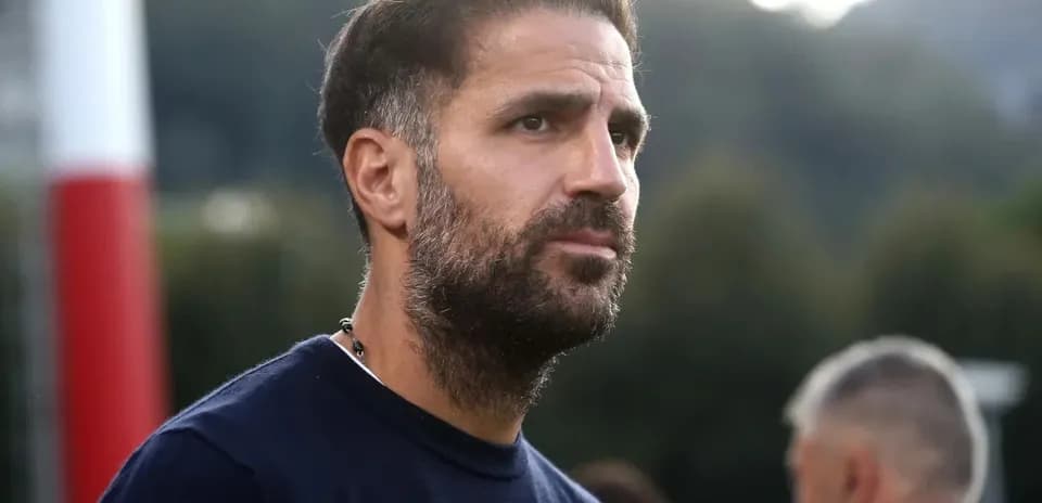 Entrenador observando durante sesión de entrenamiento