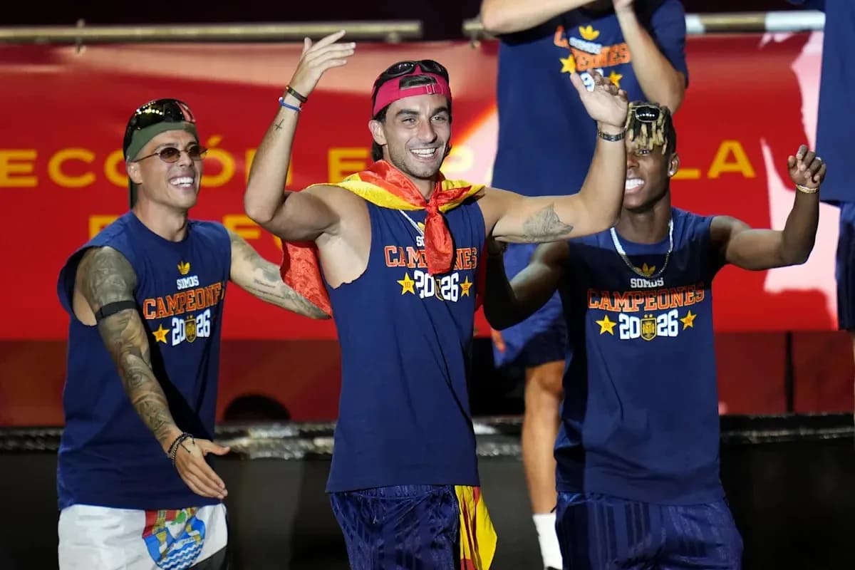 Jugadores celebrando con medallas en evento