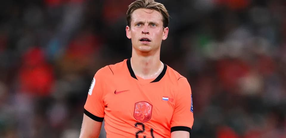 Jugador de la selección holandesa en partido de fútbol