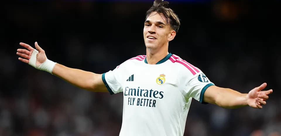 Jugador de Real Madrid celebrando con brazos abiertos