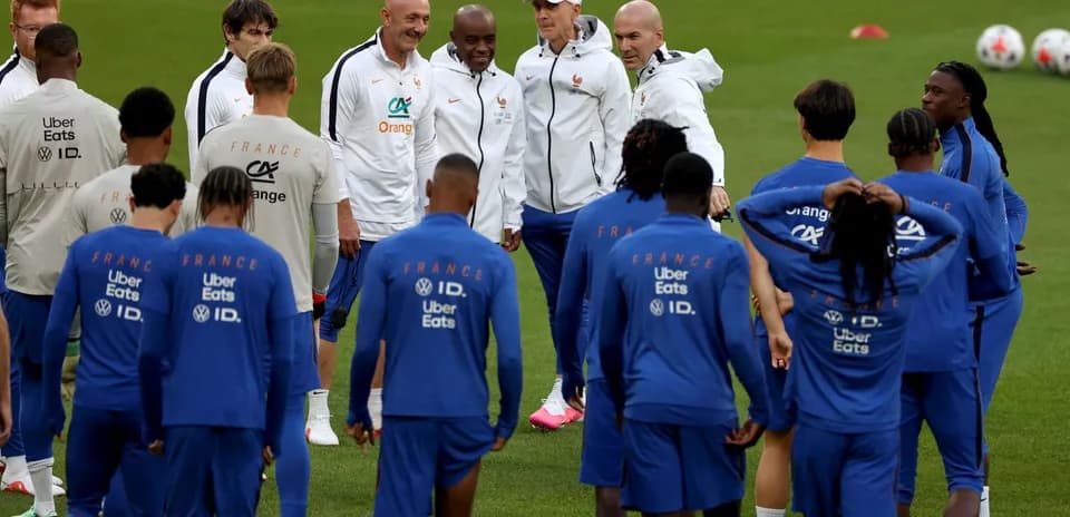 Entrenamiento del equipo nacional de Francia en el campo