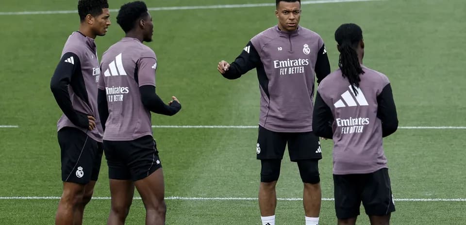 Jugadores de Real Madrid en sesión de entrenamiento