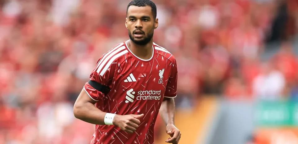 Jugador de Liverpool en el campo durante un partido