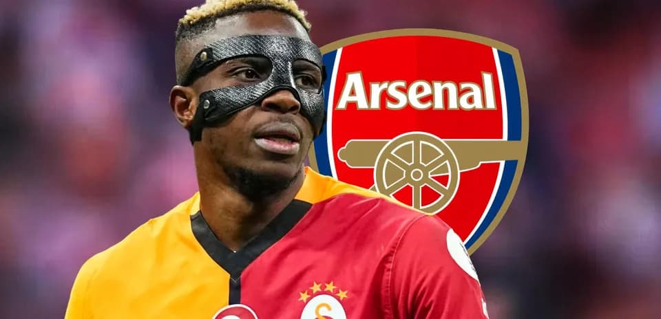 Jugador con máscara en uniforme de Galatasaray