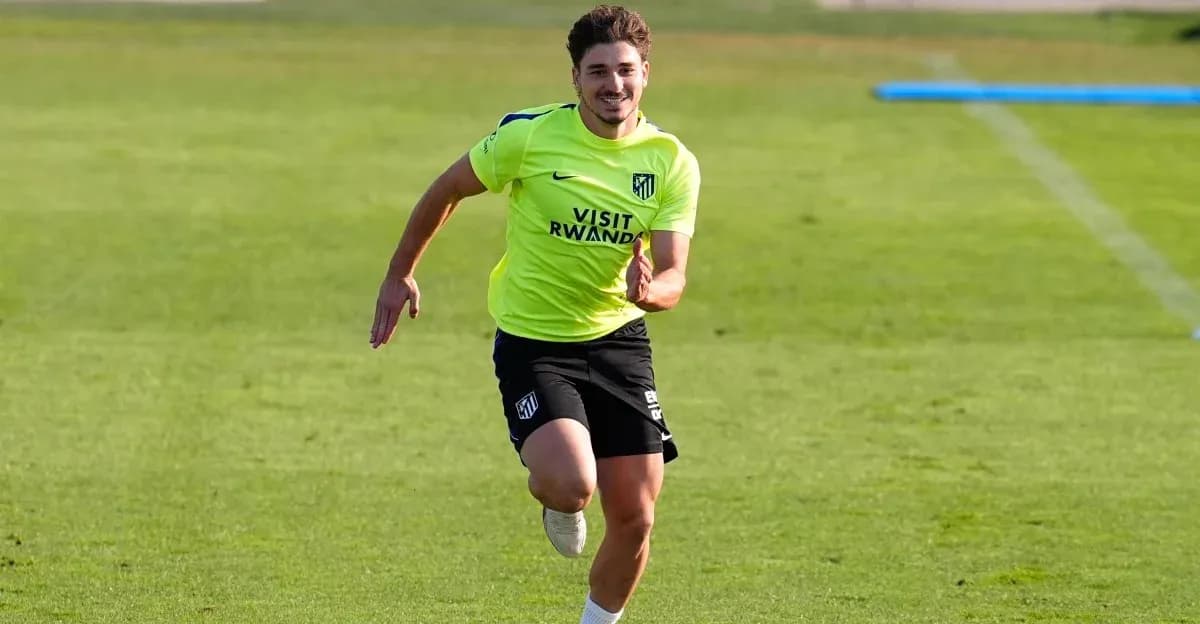 Jugador de Atlético de Madrid corriendo en entrenamiento
