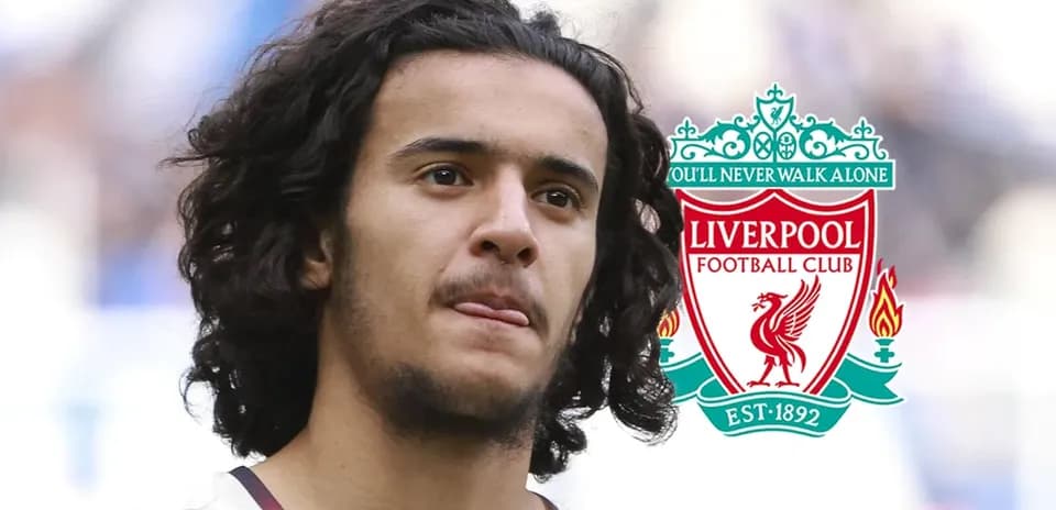 Jugador de Liverpool FC con cabello rizado