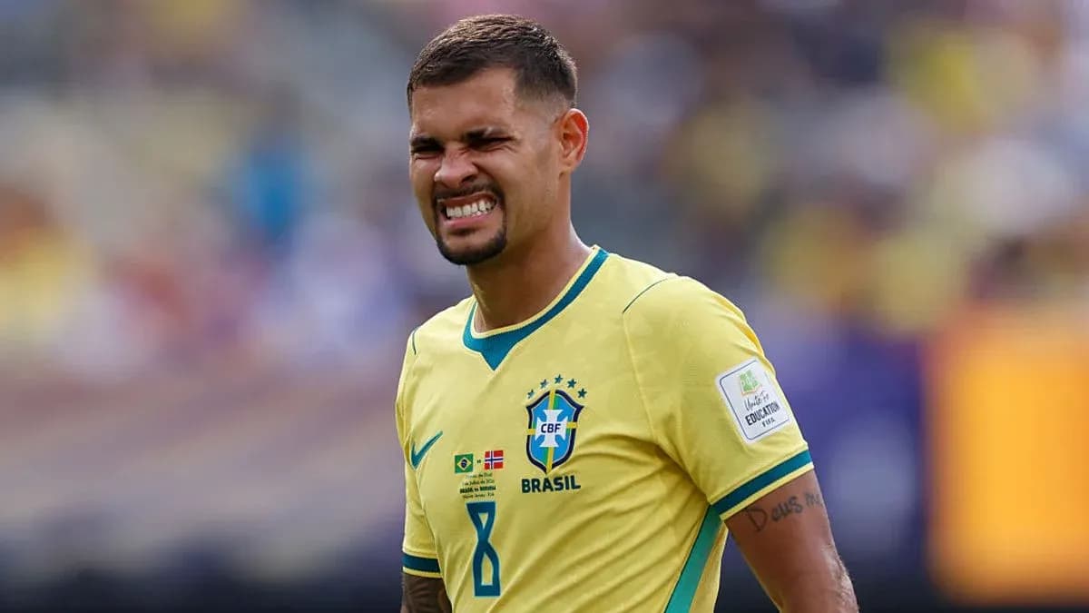 Jugador de Brasil en el campo durante el partido