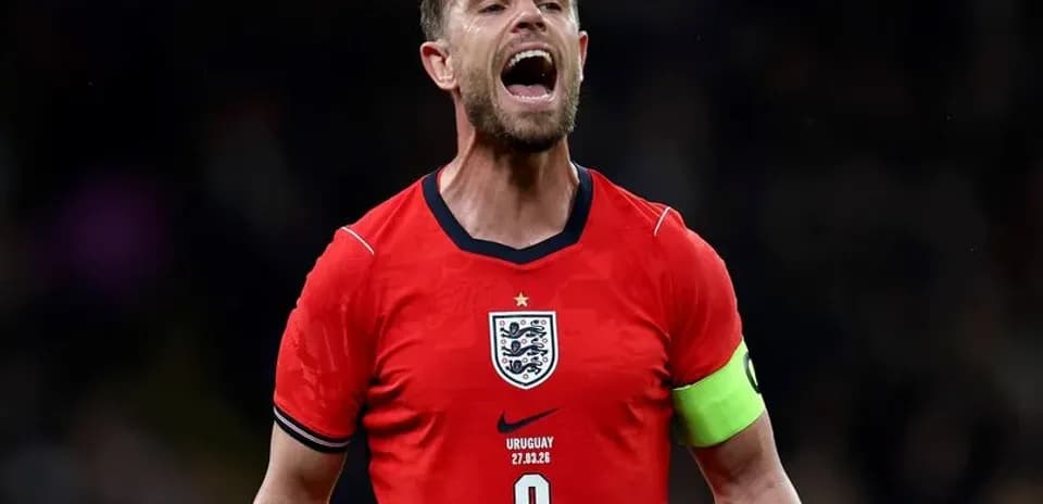 Jugador de Inglaterra gritando durante el partido