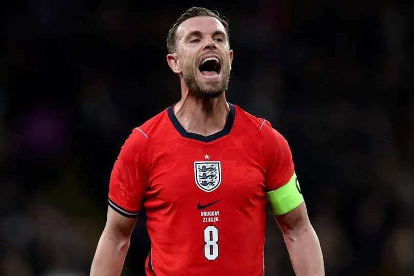 Jugador de Inglaterra gritando durante el partido