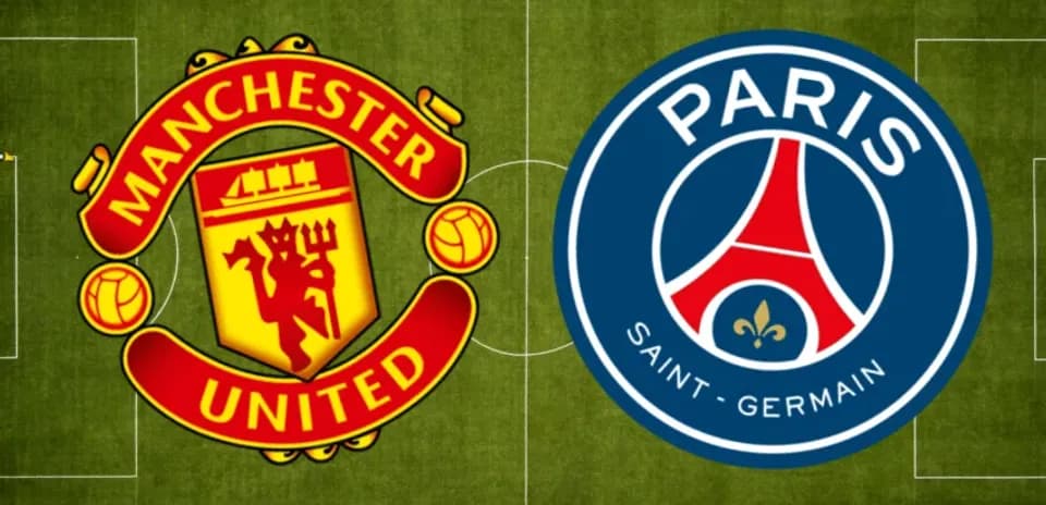 Logos de Manchester United y Paris Saint-Germain en campo