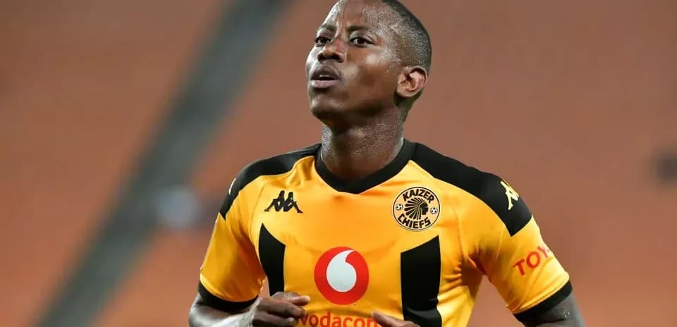 Jugador de Kaizer Chiefs en acción durante el partido