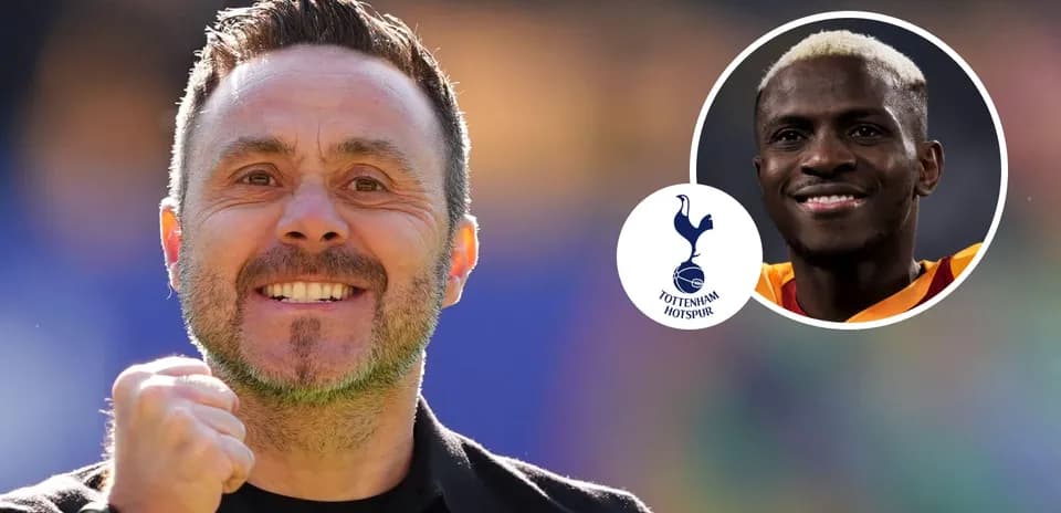 Entrenador sonriente de Tottenham Hotspur con jugador destacado