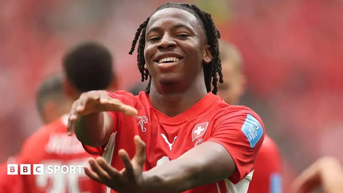 Jugador suizo celebrando en el campo de fútbol