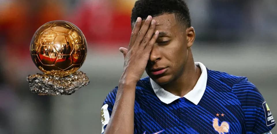 Jugador de Francia con Balón de Oro en el fondo