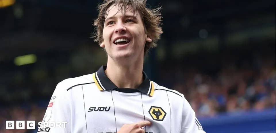 Jugador de Wolves celebrando un gol en el partido