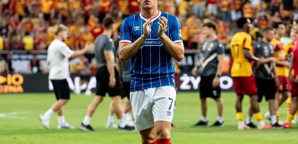 Jugador de Rangers aplaudiendo después del partido