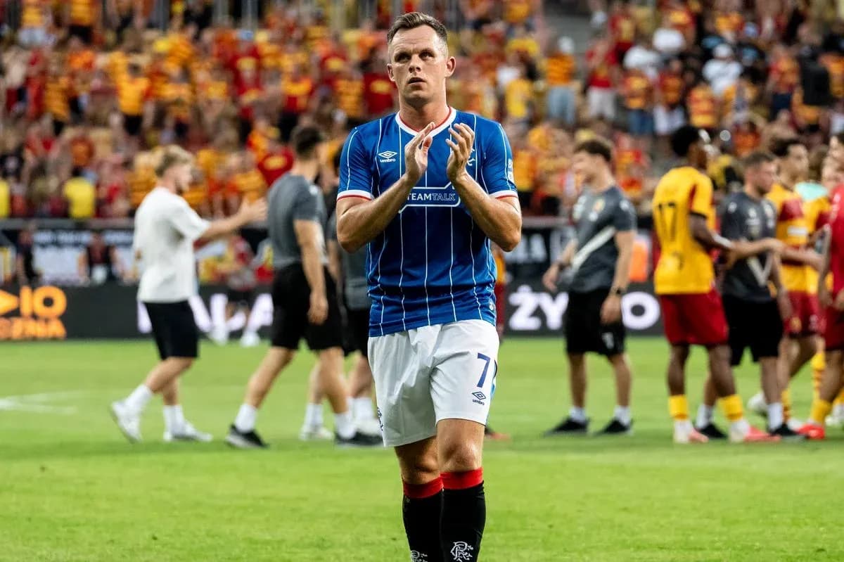 Jugador de Rangers aplaudiendo después del partido