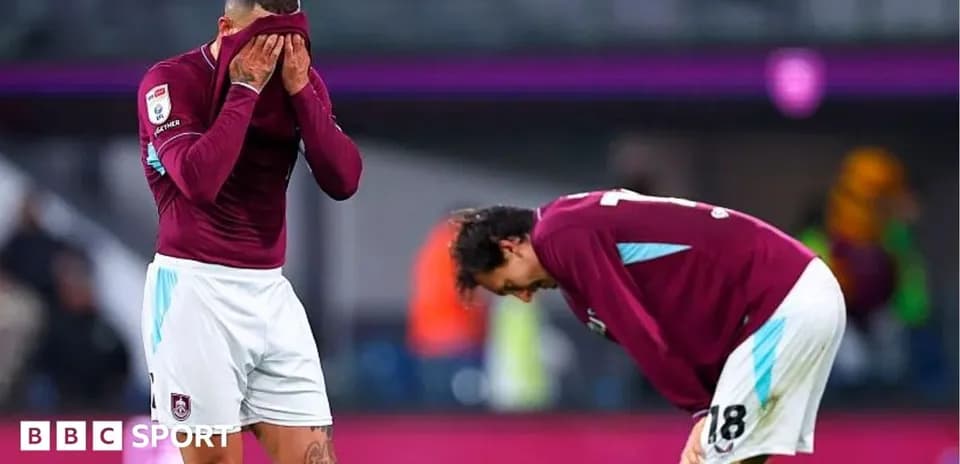 Jugadores de West Ham mostrando frustración tras partido