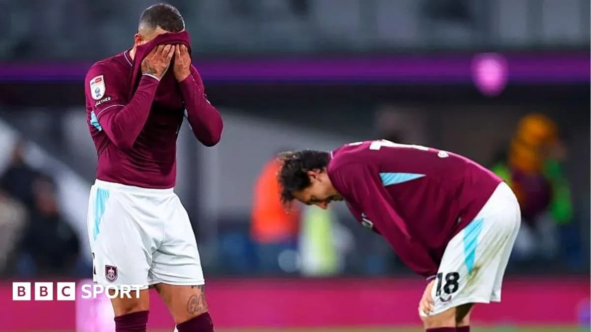 Jugadores de West Ham mostrando frustración tras partido