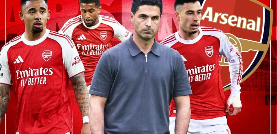 Jugadores de Arsenal y entrenador en fondo de equipo