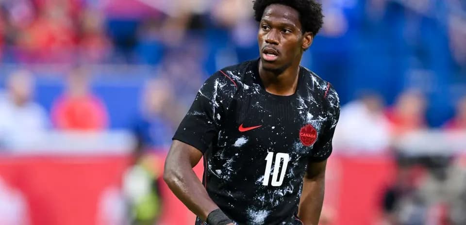 Jugador de Canadá durante el partido de fútbol