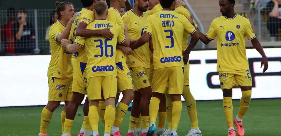 Jugadores de Maccabi Tel Aviv celebrando un gol